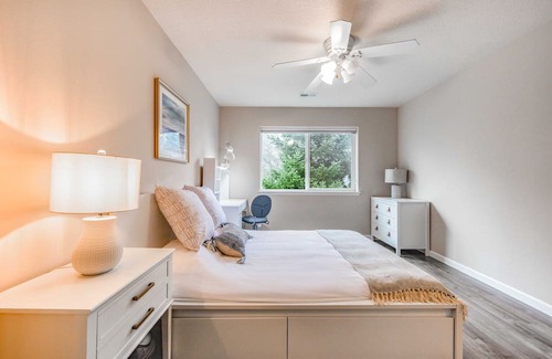 Hillsboro House | Suburban Serenity on 58th Ave