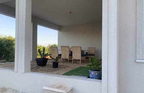 Savannah House | 5 MIN /SPOTTS BEACH. 20 min to other Attractions on East side of Island