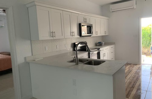 Savannah House | 5 MIN /SPOTTS BEACH. 20 min to other Attractions on East side of Island