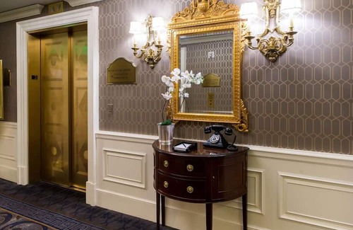 Financial District House | King Room at a 4.5⭐️ Hotel
