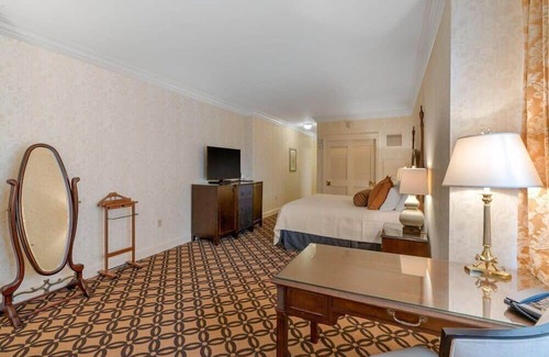 Financial District House | 1-Bedroom Suite at a 4.5⭐️ Hotel