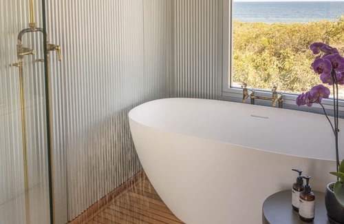 D'estrees Bay House | From this cosy accommodation there’s a sense of unblinkered exploration.