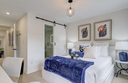 Trinity - Bellwoods House | Stunning Trinity Bellwood 2 bedrooms home