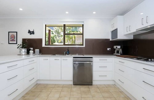 Hawks Nest House | The Pawsome Getaway - Pet Friendly