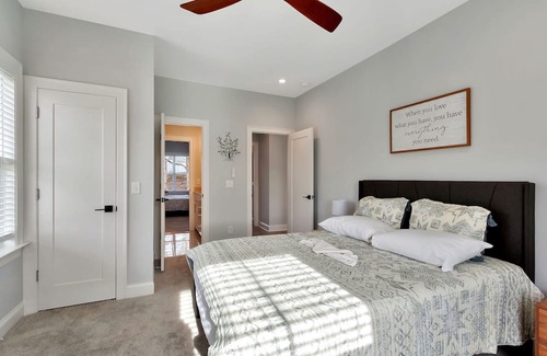 Estill Springs House | Lakefront w/ Beautiful Views! Private Dock, Hot Tub, Pool Table, Sleeps 18!