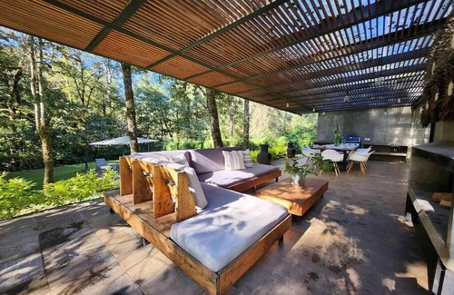 Valle de Bravo Villa | Wonderful modern villa with garden in Valle de Bravo, very private.