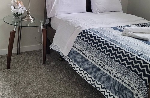 Calgary House | Cozy 2 bedroom newly built basement suite and 3 minutes walk to a beautiful lake