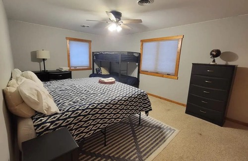 Amery House | HotTub! Woodside Haven Gateway to Nature & Leisure