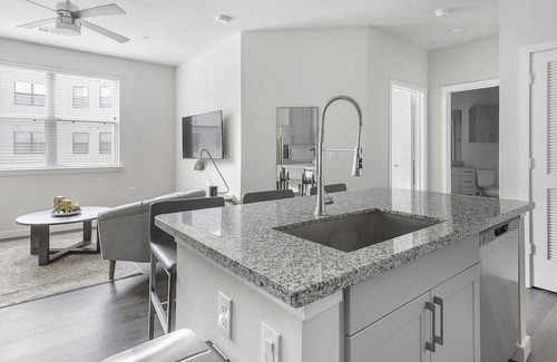 Spring Branch East Apartment | Modern Apartment in Prime Location (ID1403X425)