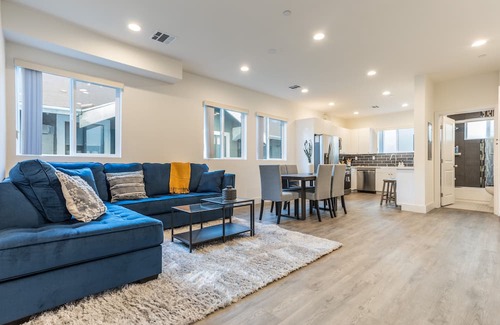 Pico-Union House | Periwinkle by AvantStay | Walk to Staples, Rooftop