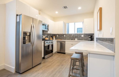 Pico-Union House | Periwinkle by AvantStay | Walk to Staples, Rooftop