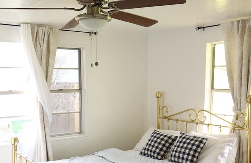 Mineral Wells House | Escape to peaceful country living in this newly remodeled 2-bed cozy home