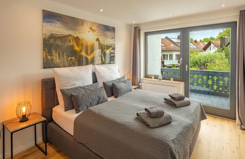 Furstenfeldbruck District House | Luxus Ferienhaus mit Sauna - 5 Minuten / 400m zur S-bahn