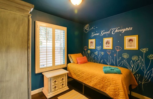 South Wrigley House | Artsy Long Beach Home w/ Patio: 2 Mi to Downtown!