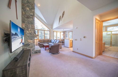 Mountain House House | Walk to ski slopes! Private hot tub and garage!