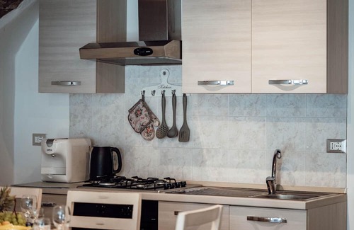 Costermano Apartment | Apartment 'Corte Isabel Rustico' with Shared Pool and Wi-Fi