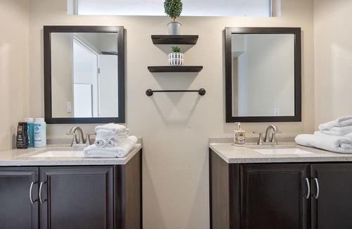 Fairwood House | 20 Minutes to Downtown Phoenix - 3b/2ba with Pool