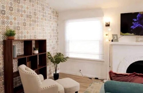 View Park-Windsor Hills House | 2 miles to SoFi, w/ free parking