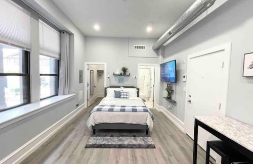 South Philadelphia West Apartment | ✨LUXURY STUDIO✨Near Univ. City, Airport & Stadiums