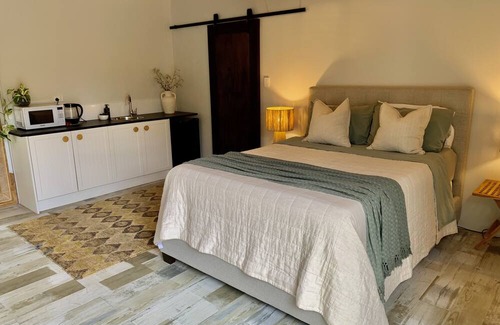 City Of Busselton Apartment | Private Beach Side Studio on Geograph Bay