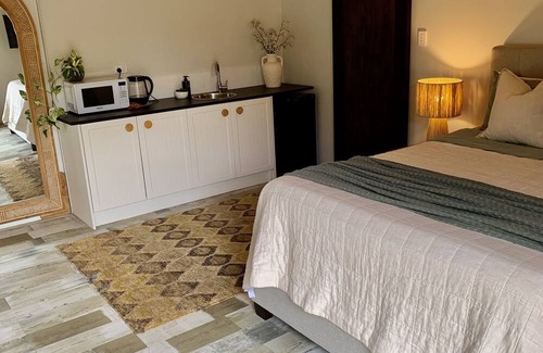 City Of Busselton Apartment | Private Beach Side Studio on Geograph Bay