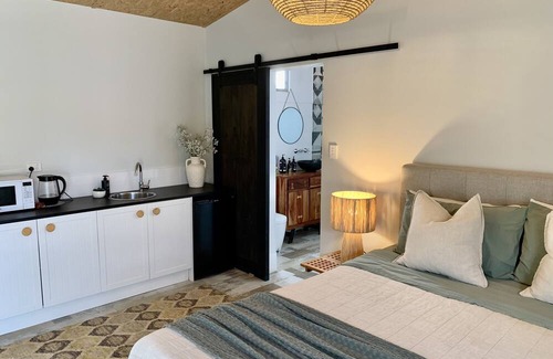City Of Busselton Apartment | Private Beach Side Studio on Geograph Bay