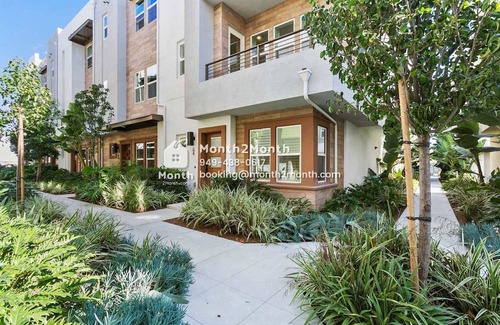Platinum Triangle House | Glorious Garden on E Mason Ln #41595