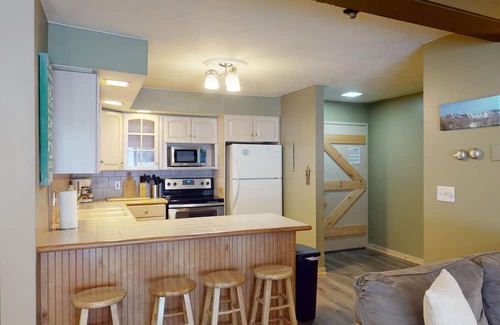 Mendon Condo | Gateway Comfort - 2 BR Rustic Condo in Mendon