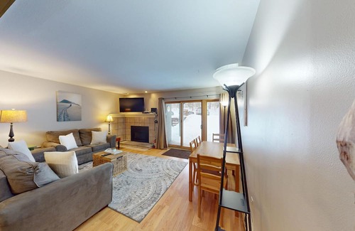 Mendon Condo | Gateway Comfort - 2 BR Rustic Condo in Mendon