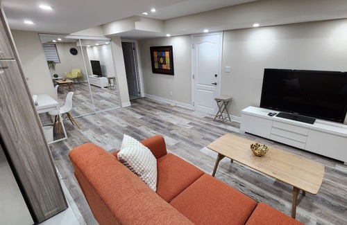 Meadowvale Village Apartment | Luxurious & spacious private apartment w/ all amenities