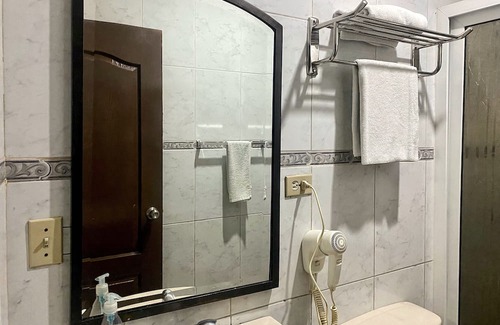 San Pedro Sula Apartment | 102- Apto 2 Hab, 2 Baños Privado, Estacionamiento, Ubicación Céntrica y Segura