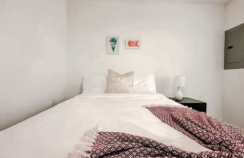 Downtown Springfield Apartment | Sleepover: Intimate 1BD/1BA Downtown Springfield