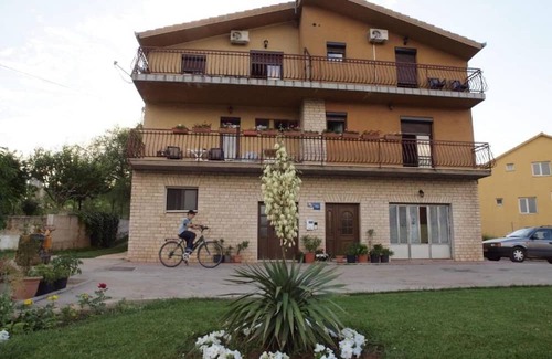 Trilj Apartment | Marija - Rooms With Pool - R3