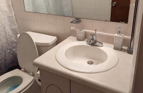 Fairfield Apartment | Studio apartment in a secure executive building near 2 major hospitals and beach