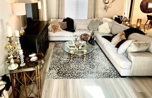 Wellborn House | College Station Midtown Cat House ~ 4 Bedroom
