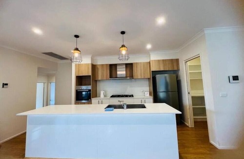 Moncrieff House | Entire 4 BR House In Moncrieff Close To Playground