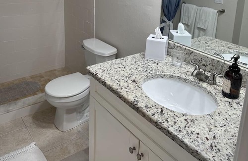 East Naples Condo | Prime Naples Getaway: 2BR/2BA Condo, Poolside Paradise, Close to Beaches & More!