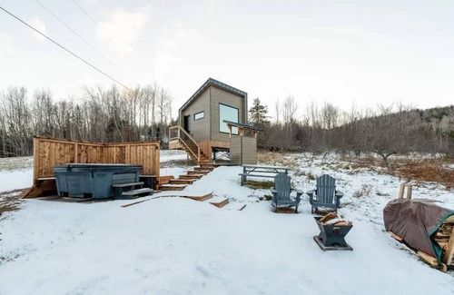 Waterford Cabin | STOKE Pod tiny cabin with epic view next to Poley Mountain