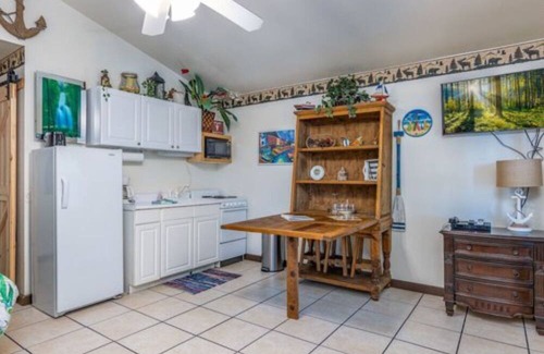 Cleora Cabin | The Ibis Cabin - Accommodates 4 Guests