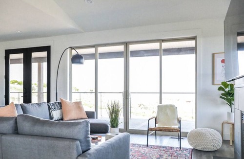 Sweetwater House | Modern Lake view home perfect for gathering— 5 minutes to Ideal Beach amenities