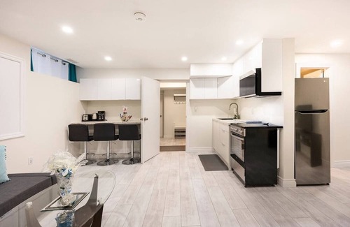 Newmarket House | New Private & Clean Suite in Newmarket, ON