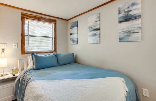 Willis Apartment | Texas Tiny Home w/ Community Pool & Lake Access!