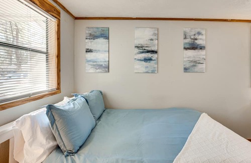 Willis Apartment | Texas Tiny Home w/ Community Pool & Lake Access!