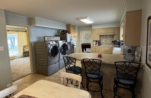 Lakeland House | Lovely Lakefront House with level backyard with beautiful sky/sunset views!