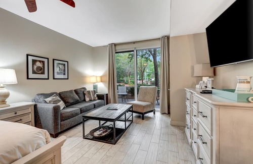 Baytowne Wharf Condo | Ground-Floor Studio: Courtyard Patio, King Bed, Kitchenette - Sleeps Up to 4 Guests for a Relaxing Stay! at Sandestin Golf and Beach Resort