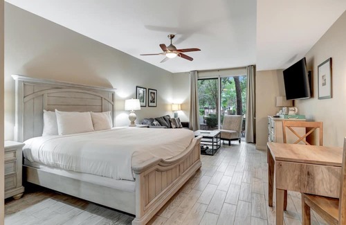 Baytowne Wharf Condo | Ground-Floor Studio: Courtyard Patio, King Bed, Kitchenette - Sleeps Up to 4 Guests for a Relaxing Stay! at Sandestin Golf and Beach Resort