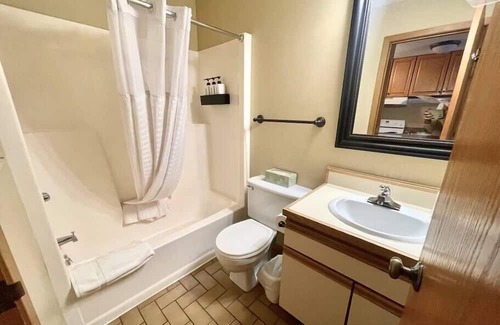 Lutsen Condo | Ski-in/Ski-out, Whirlpool suite, Pool/Hot tub