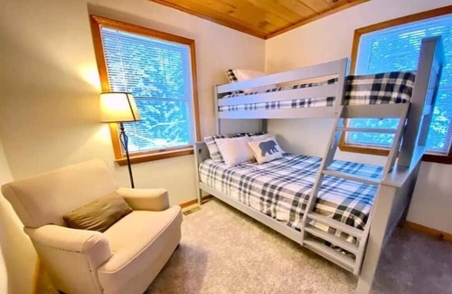 Sugar Hill Cabin | New! Toad Hill Hideaway Mountainside Cabin