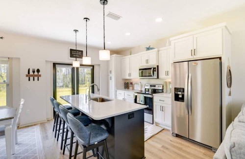 Cedar Grove House | New! 4BR Beach Bliss -15-Mins Getaway Sleeps 12