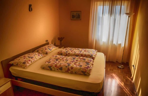 Oldesio Apartment | Apartment 'Mimosa' with Lake View, Shared Terrace and Wi-Fi